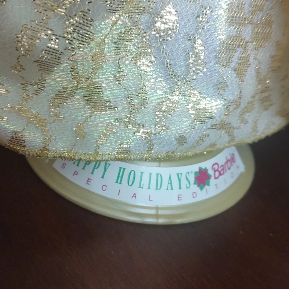 Happy Holiday Barbie/1994 - Picture 9 of 9